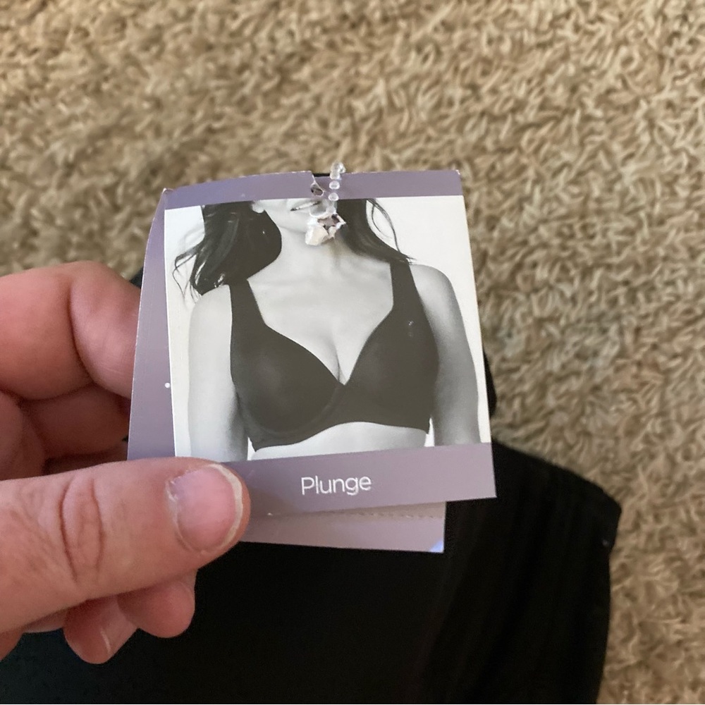 Catherine’s Plunge Bra - Picture 2 of 5
